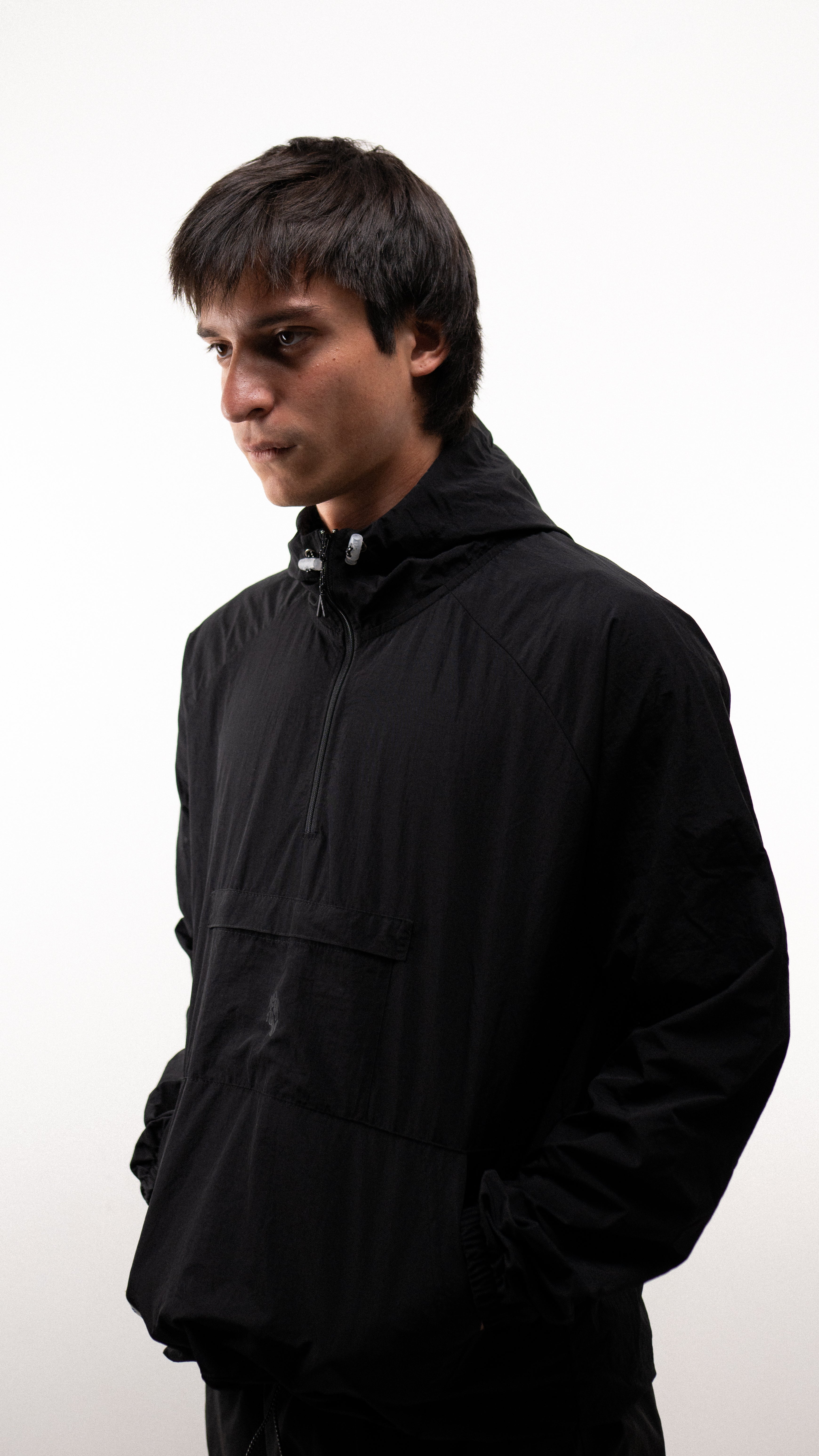 Windbreaker Hoodie - Black, casaca cortaviento de INOPORTUNO. Foto 8 de 10