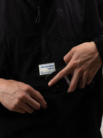 Windbreaker Big Pocket - Black, casaca cortaviento de INOPORTUNO. Foto 3 de 5