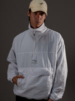 Windbreaker Big Pocket - White, casaca cortaviento de INOPORTUNO. Foto 3 de 5