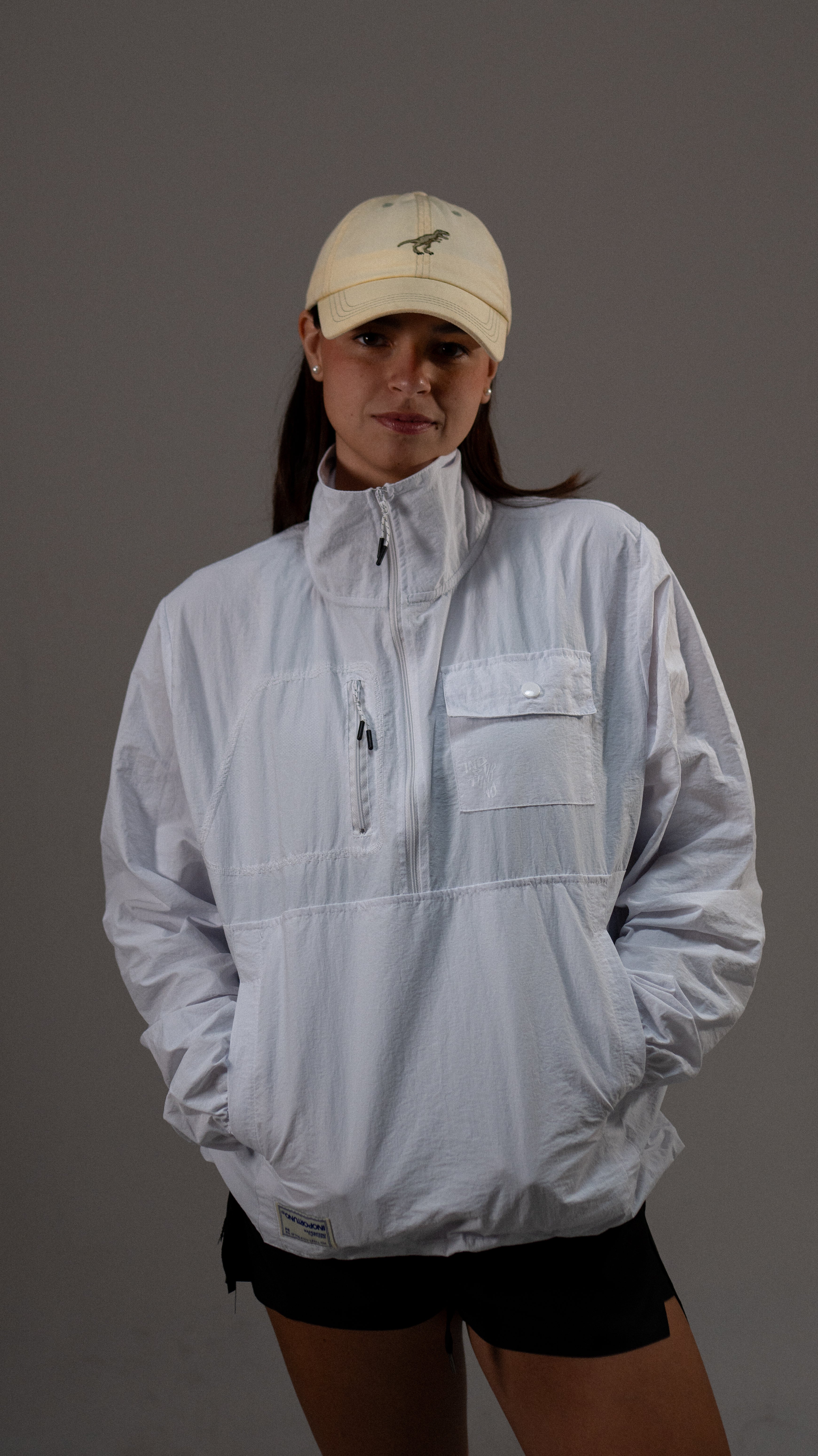 Windbreaker Classic - White, casaca cortaviento de INOPORTUNO. Foto 9 de 9