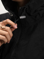 Windbreaker Hoodie - Black, casaca cortaviento de INOPORTUNO. Foto 4 de 10