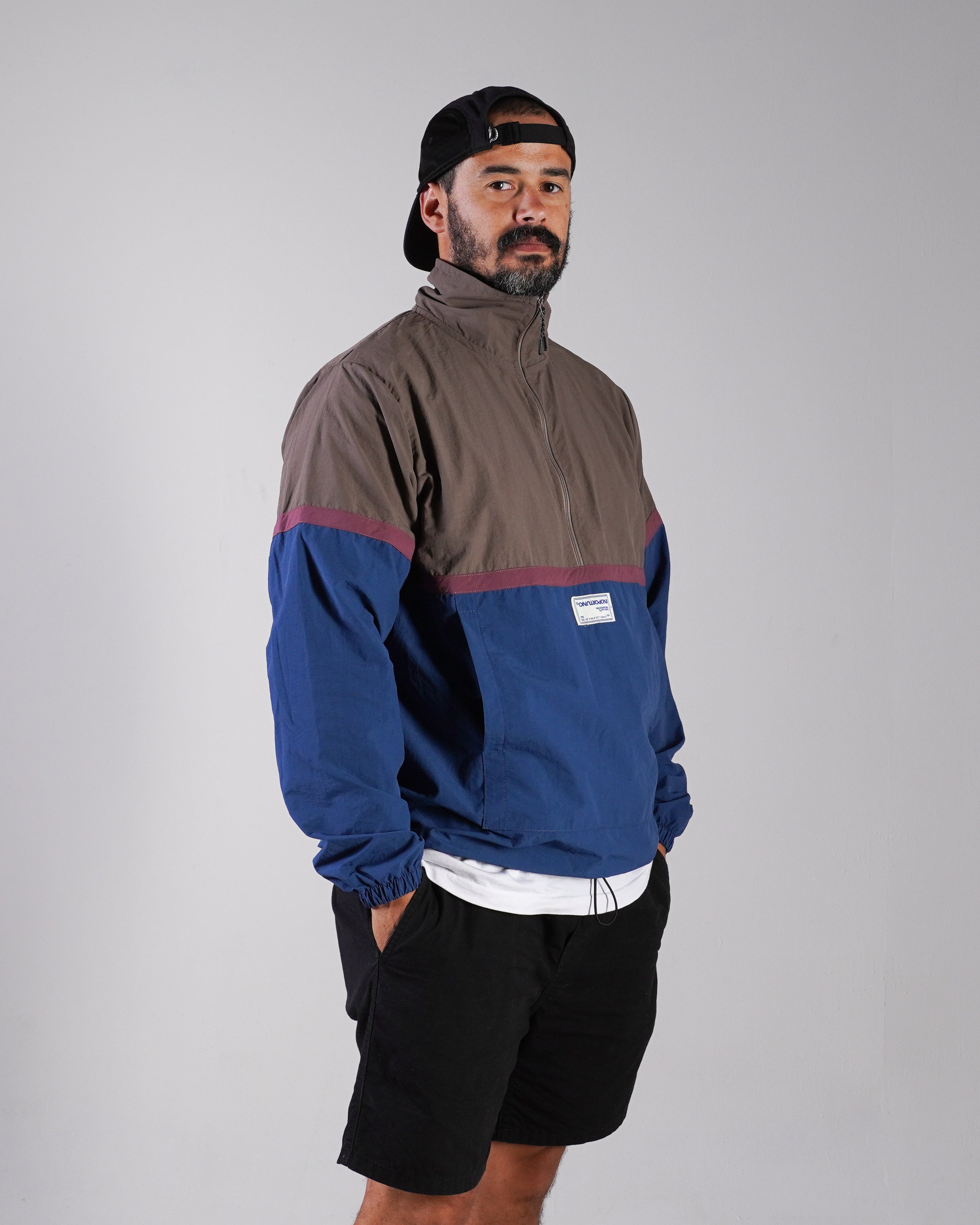 Windbreaker - Sacramento, cortaviento de INOPORTUNO. Foto 2 de 4