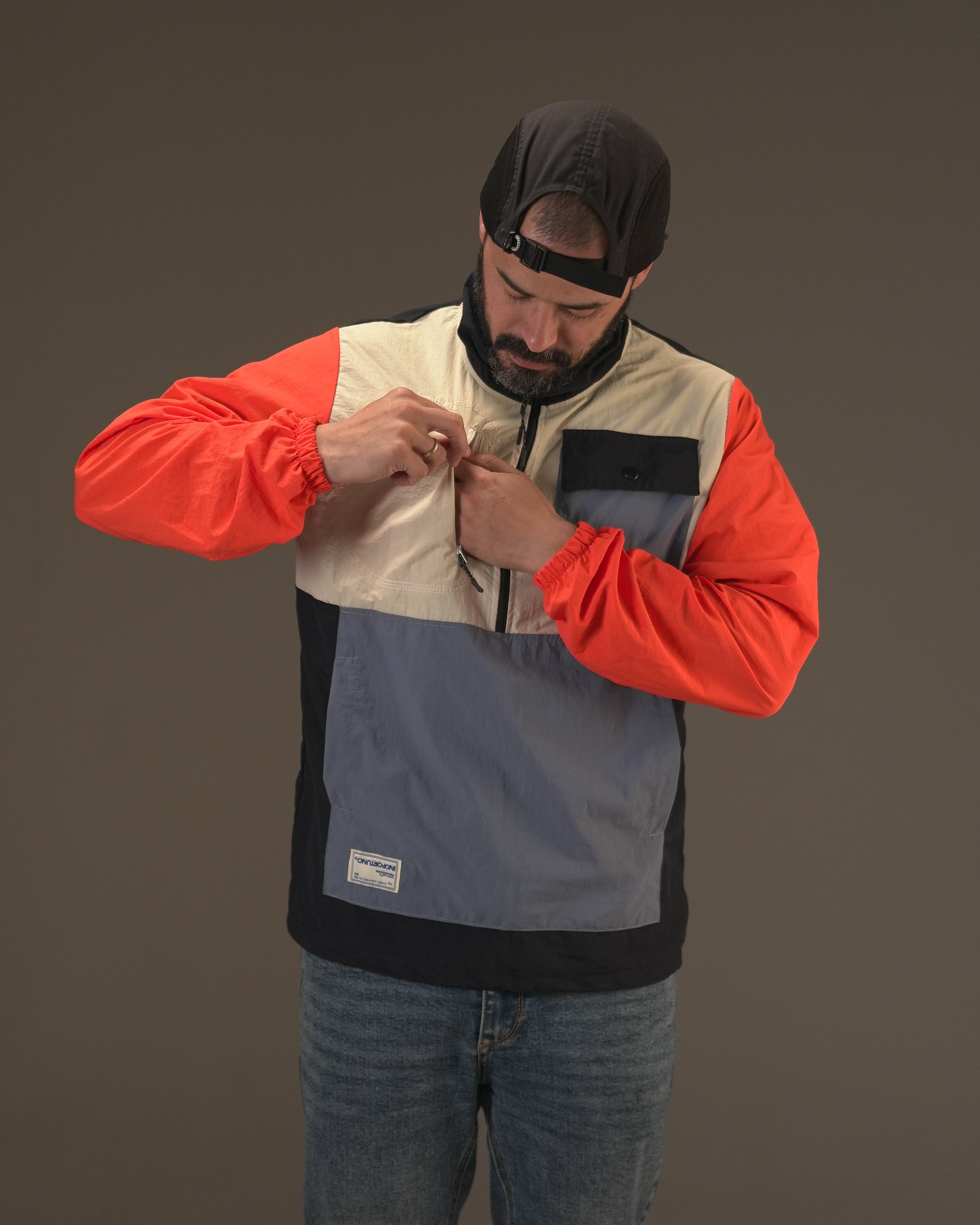 Windbreaker - Scalpel, casaca cortaviento de INOPORTUNO. Foto 2 de 9