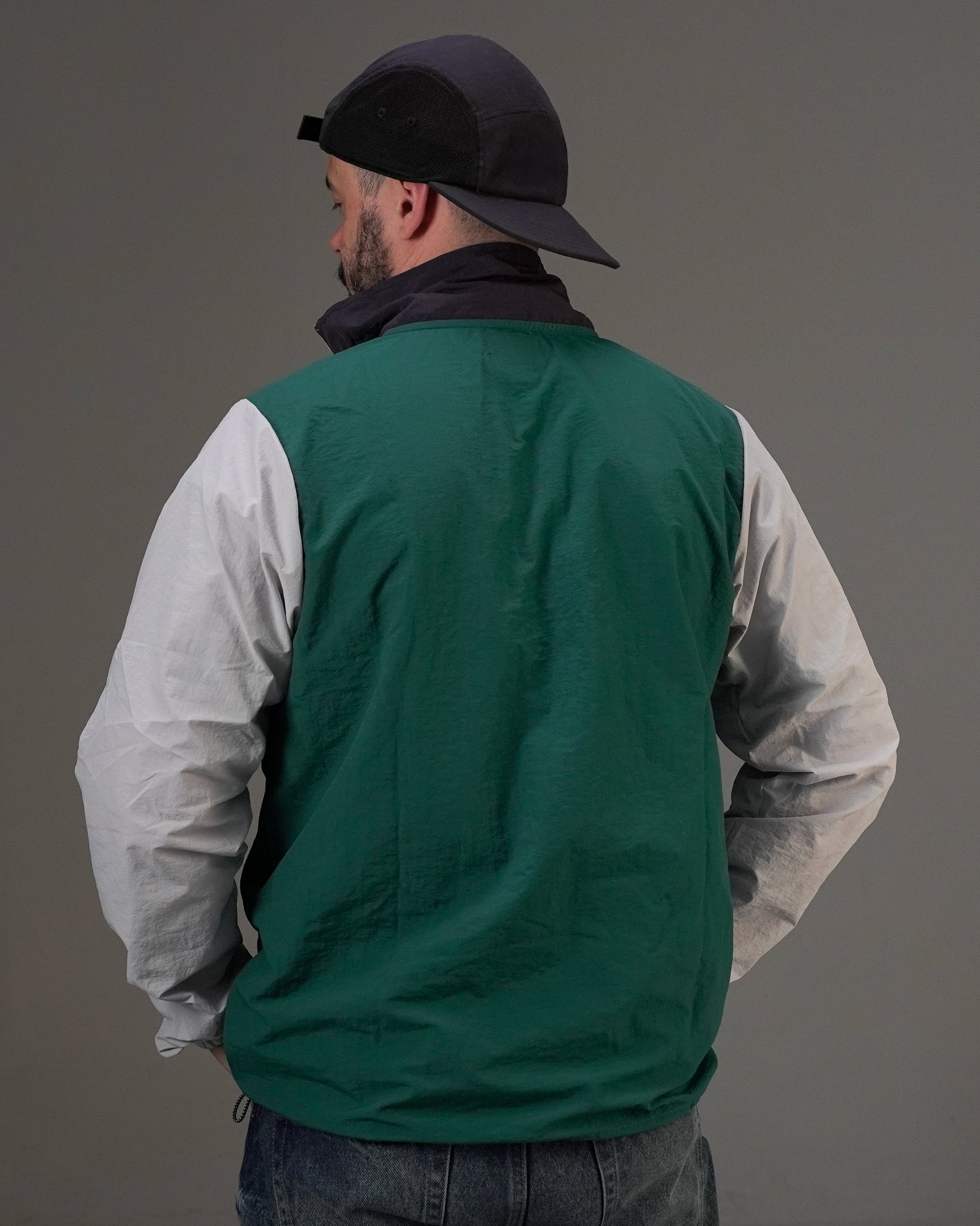 Windbreaker - Jade, cortaviento de INOPORTUNO. Foto 6 de 9