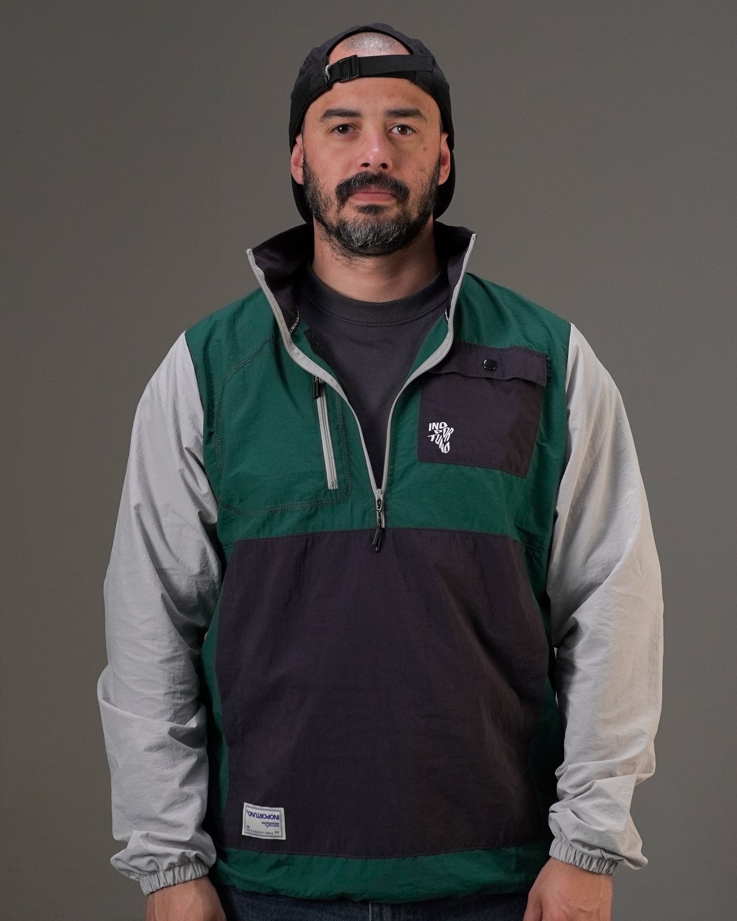 Windbreaker - Jade, cortaviento de INOPORTUNO. Foto 1 de 9