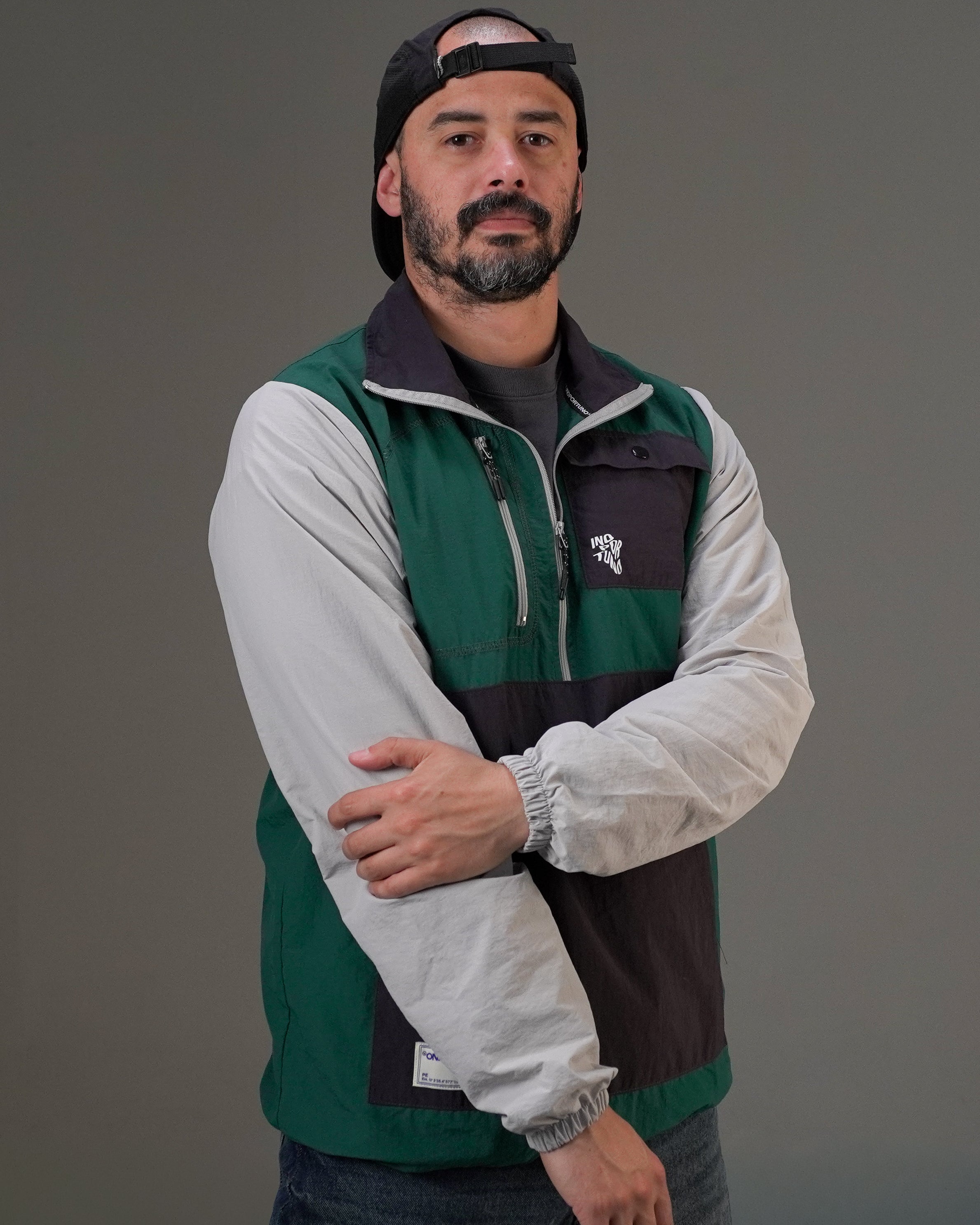 Windbreaker - Jade, cortaviento de INOPORTUNO. Foto 8 de 9