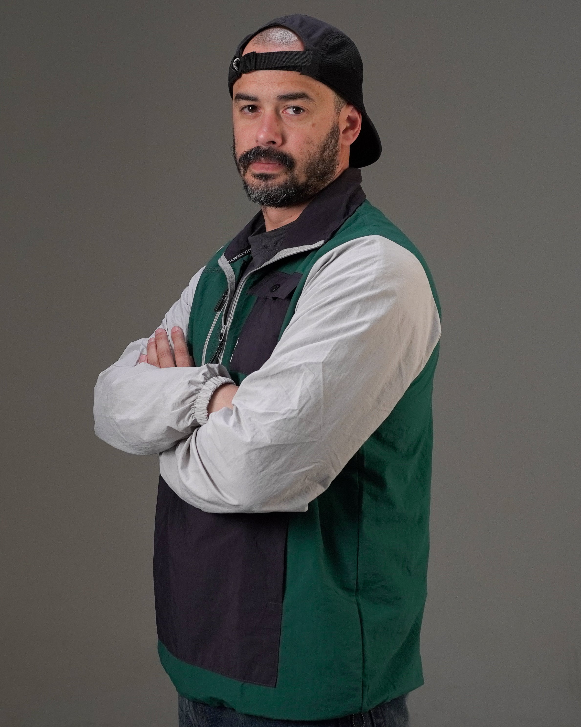 Windbreaker - Jade, cortaviento de INOPORTUNO. Foto 2 de 9