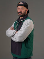 Windbreaker - Jade, cortaviento de INOPORTUNO. Foto 2 de 9