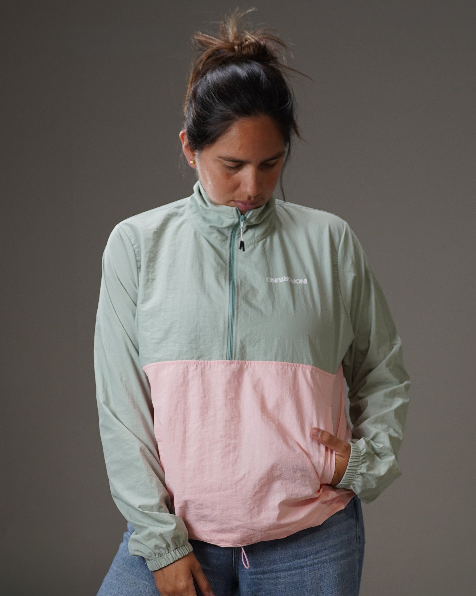 Windbreaker - Pixie, cortaviento de INOPORTUNO. Foto 3 de 11