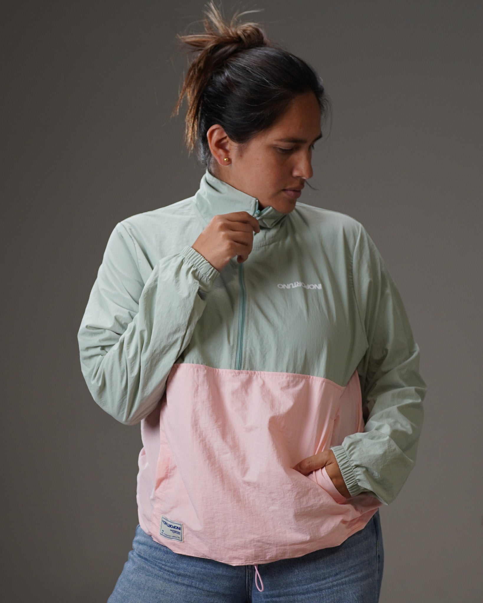 Windbreaker - Pixie, cortaviento de INOPORTUNO. Foto 1 de 11