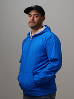 Light Hoodie - Electric, cortaviento de INOPORTUNO. Foto 5 de 10