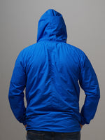 Light Hoodie - Electric, cortaviento de INOPORTUNO. Foto 10 de 10