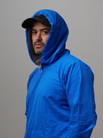 Light Hoodie - Electric, cortaviento de INOPORTUNO. Foto 3 de 10
