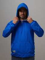 Light Hoodie - Electric, cortaviento de INOPORTUNO. Foto 9 de 10