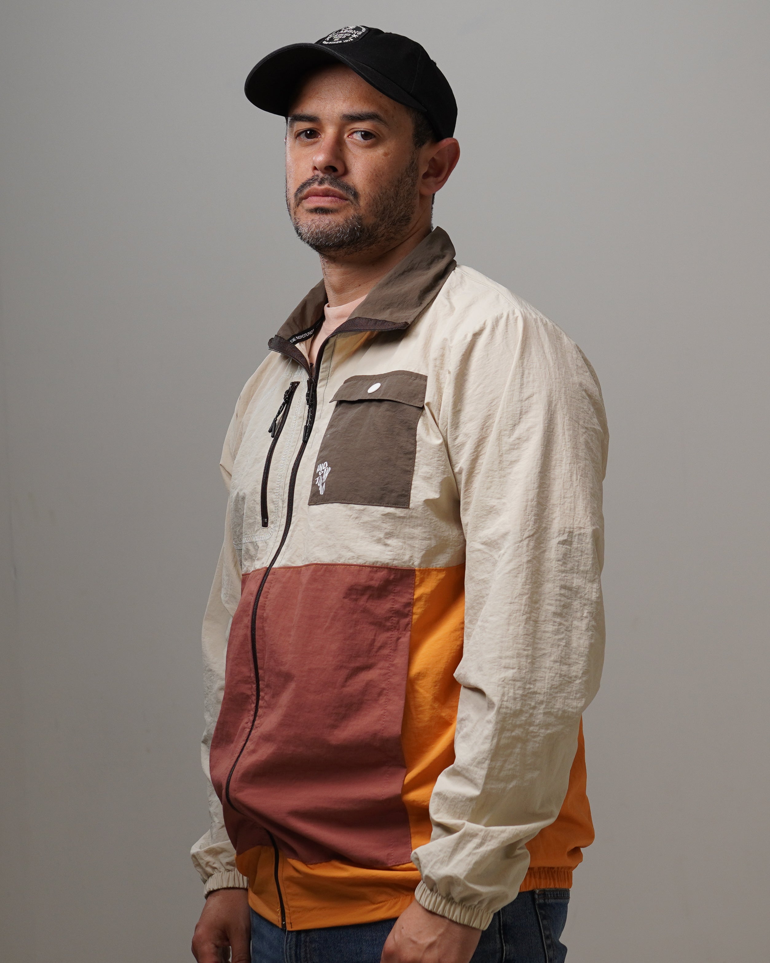 Windbreaker - Kai, cortaviento de INOPORTUNO. Foto 3 de 11