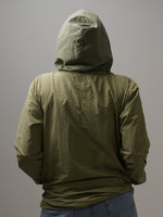 Light Hoodie - Green2tone, cortaviento de INOPORTUNO. Foto 7 de 9