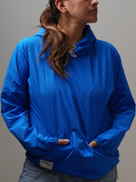 Light Hoodie - Electric, cortaviento de INOPORTUNO. Foto 2 de 10