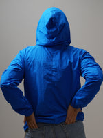 Light Hoodie - Electric, cortaviento de INOPORTUNO. Foto 6 de 10