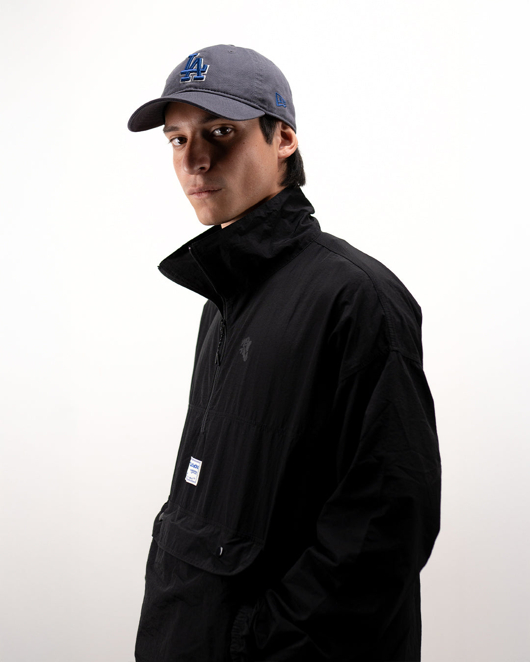 Windbreaker Big Pocket - Black, casaca cortaviento de INOPORTUNO. Foto 5 de 5