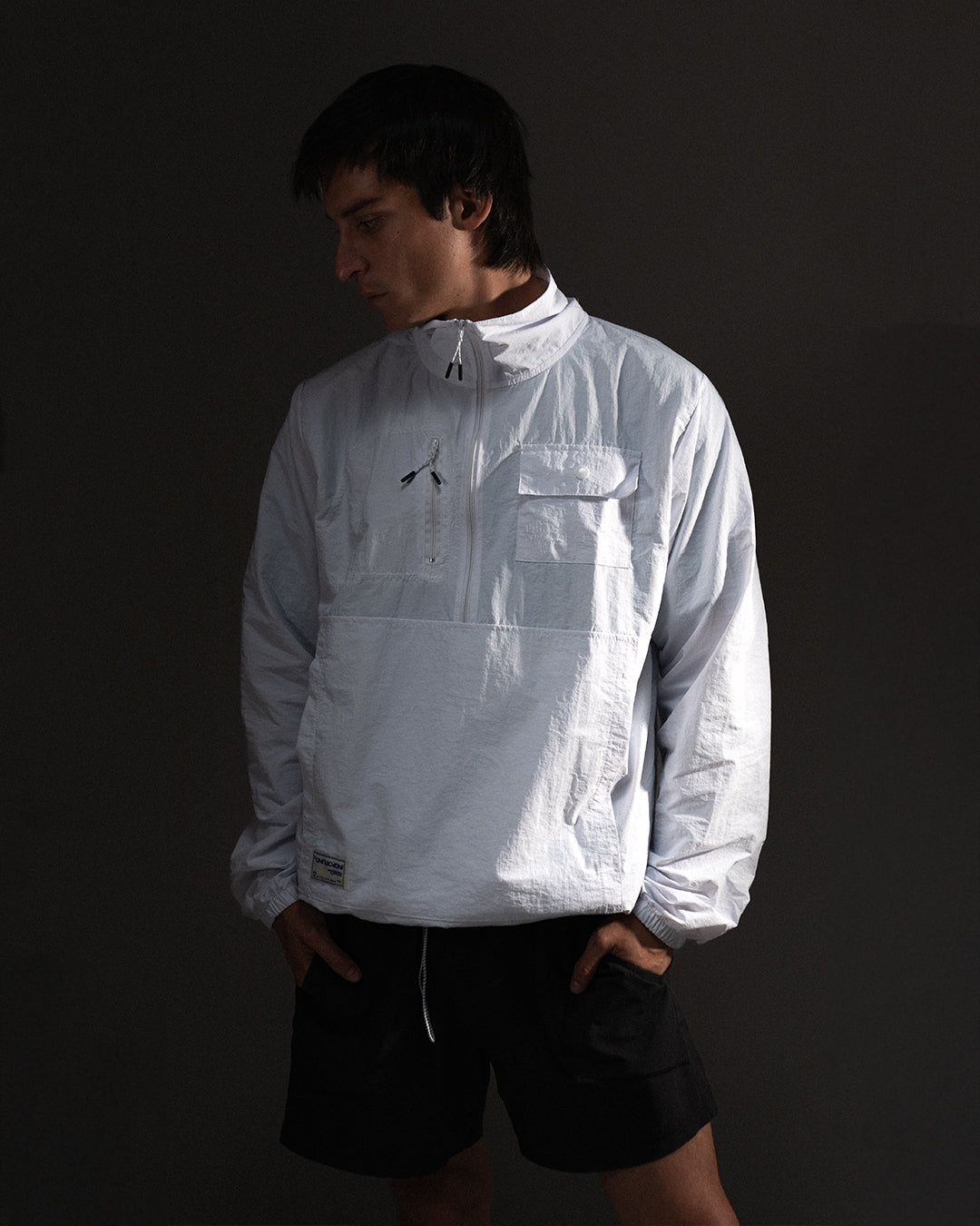 Windbreaker Classic - White, casaca cortaviento de INOPORTUNO. Foto 6 de 9