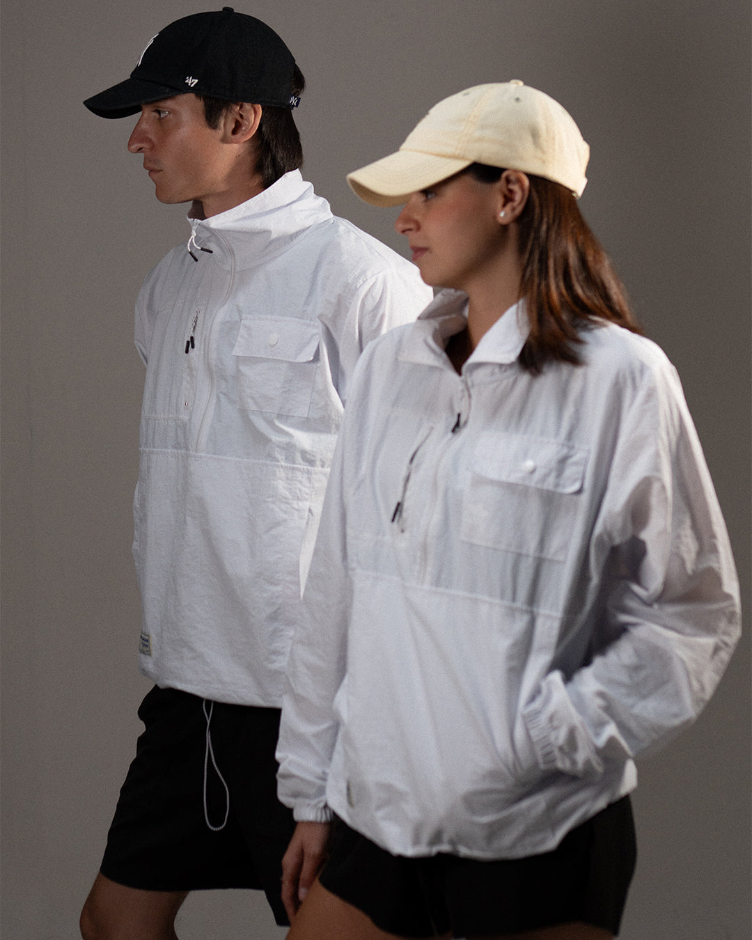 Windbreaker Classic - White, casaca cortaviento de INOPORTUNO. Foto 1 de 9