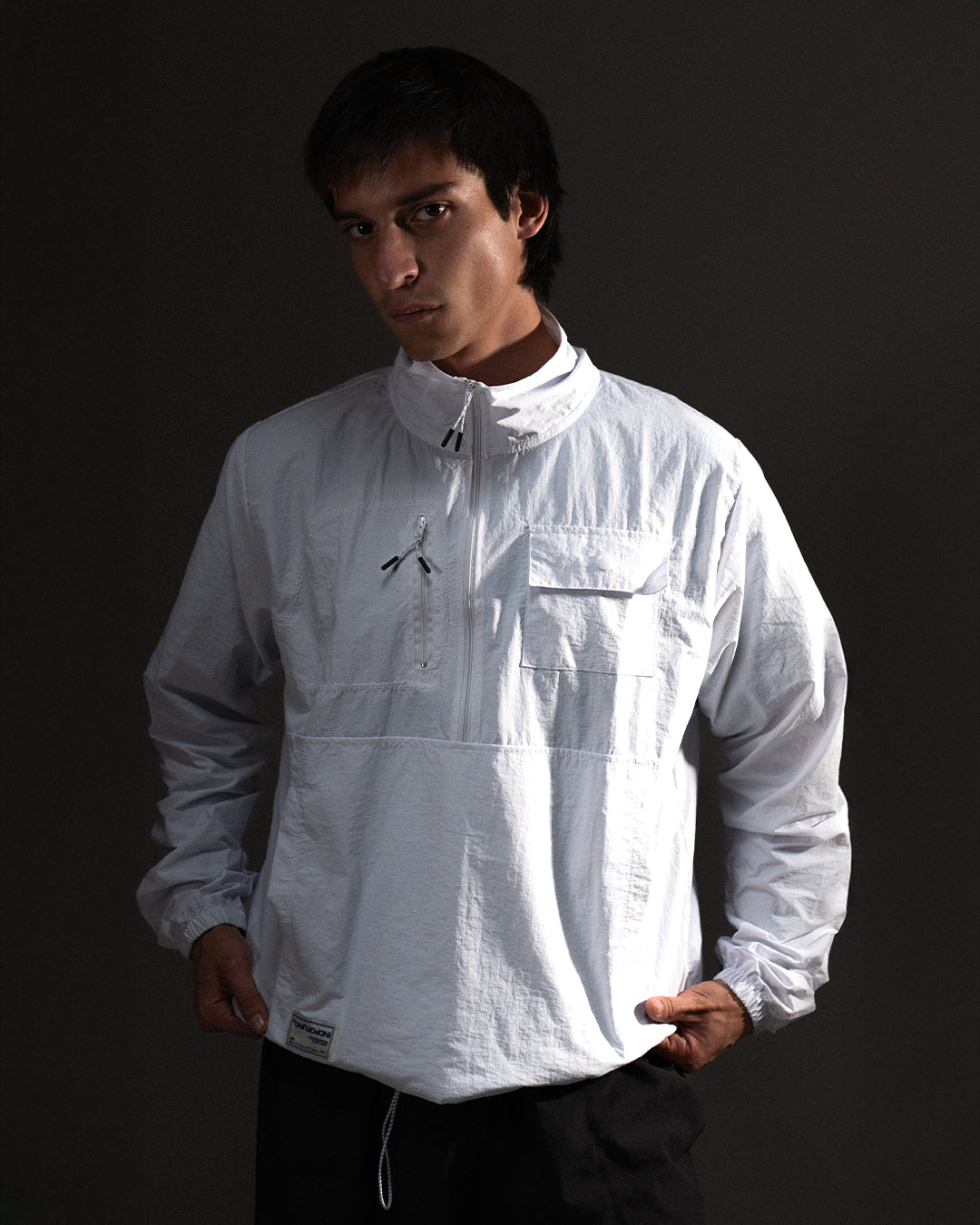 Windbreaker Classic - White, casaca cortaviento de INOPORTUNO. Foto 3 de 9