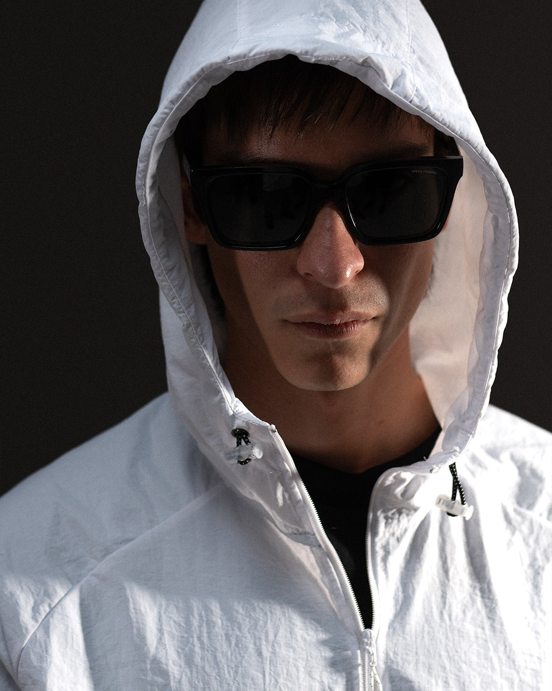 Windbreaker Hoodie - White, casaca cortaviento de INOPORTUNO. Foto 6 de 10