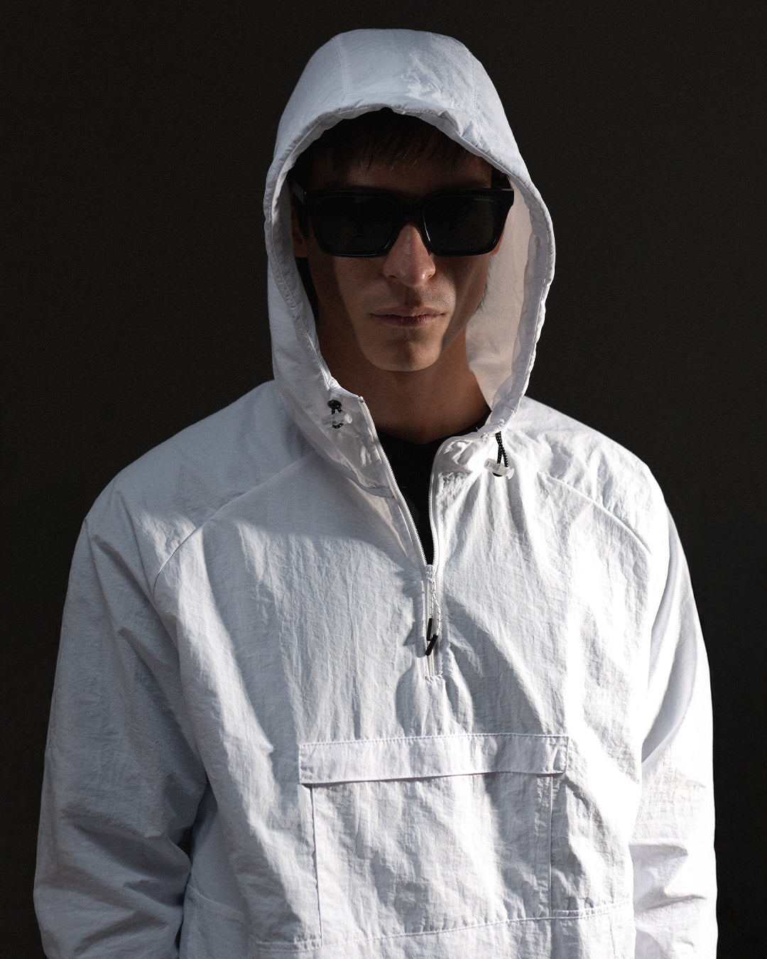 Windbreaker Hoodie - White, casaca cortaviento de INOPORTUNO. Foto 8 de 10